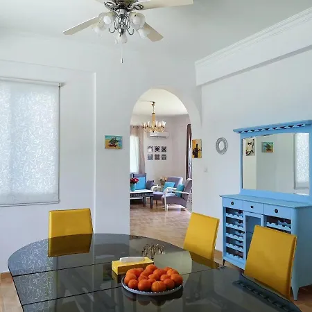 Villa Coral Bay .5 Bedrooms.1 Minute Walk To The Beach *