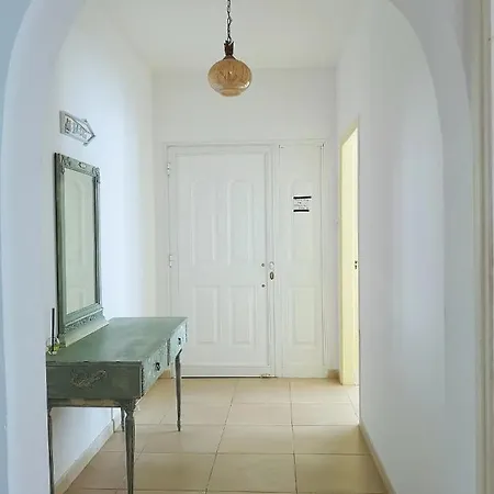 Coral Bay .5 Bedrooms.1 Minute Walk To The Beach * Péjia