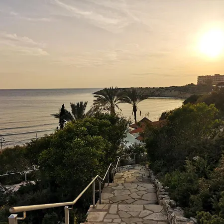 Coral Bay .5 Bedrooms.1 Minute Walk To The Beach *