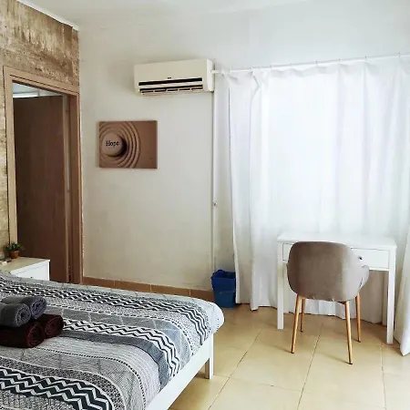 Coral Bay .5 Bedrooms.1 Minute Walk To The Beach * Péjia