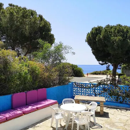Coral Bay .5 Bedrooms.1 Minute Walk To The Beach Villa