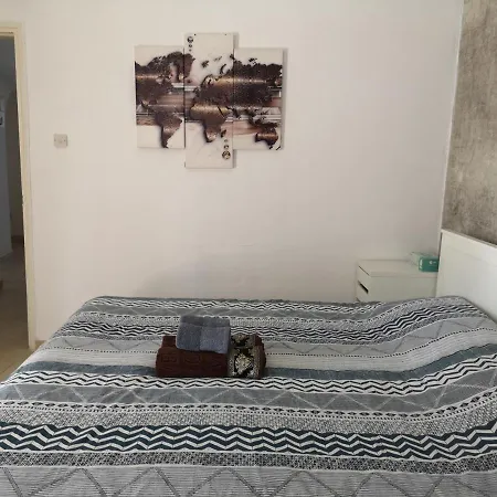 Coral Bay .5 Bedrooms.1 Minute Walk To The Beach * Peyia